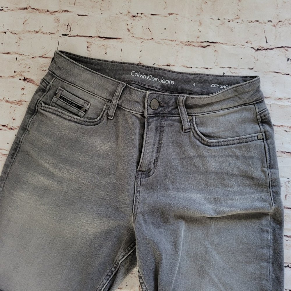 Calvin Klein Jeans, City Short, Size 4, Grey - Picture 3 of 5